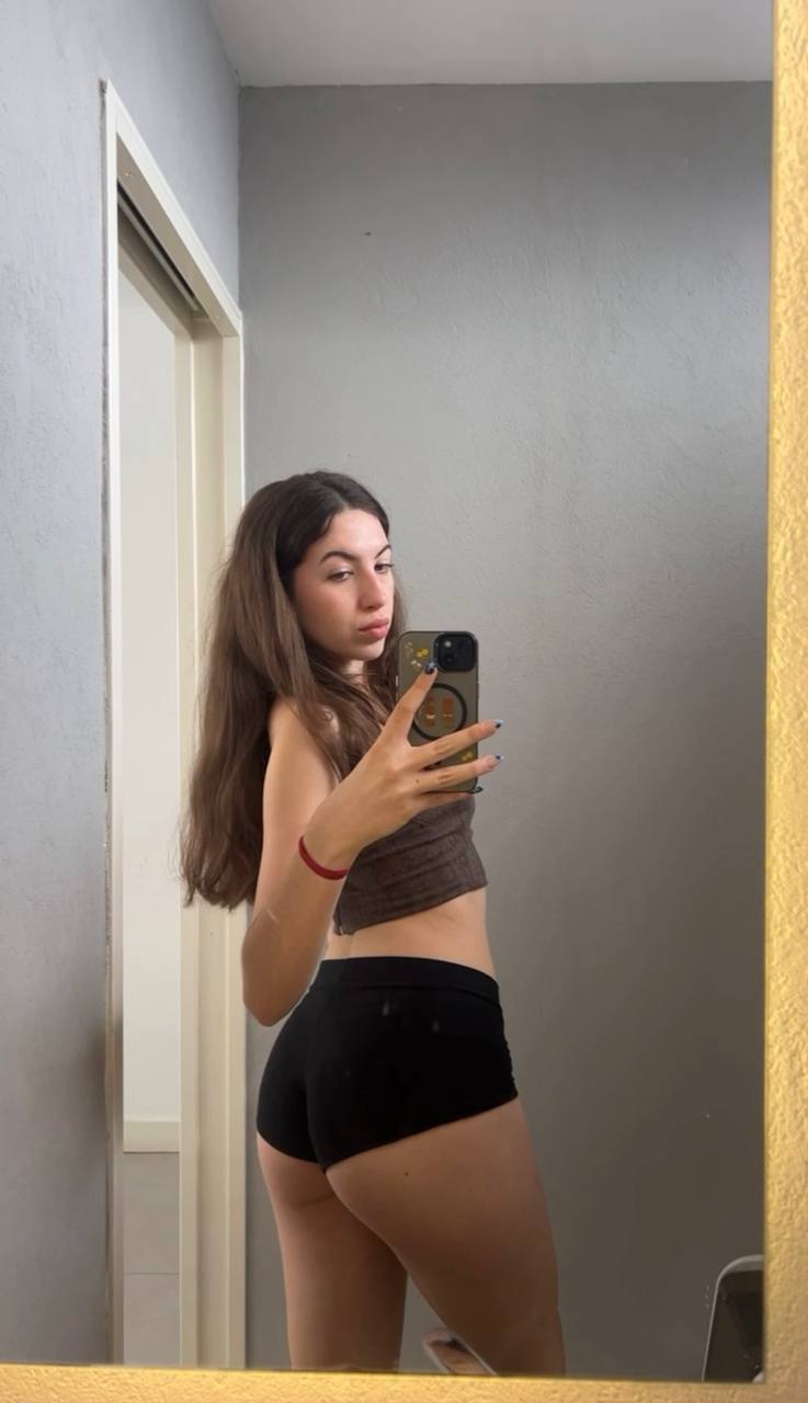 Amber in her underwear in Bangkok