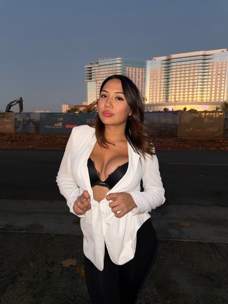 Take a pause and enjoy Ali Cruz — streaming from Bangkok