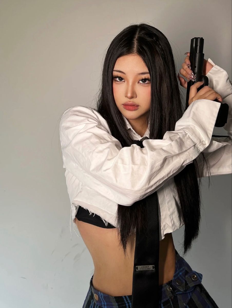 A cozy shot with Sassy girls — straight from Bangkok