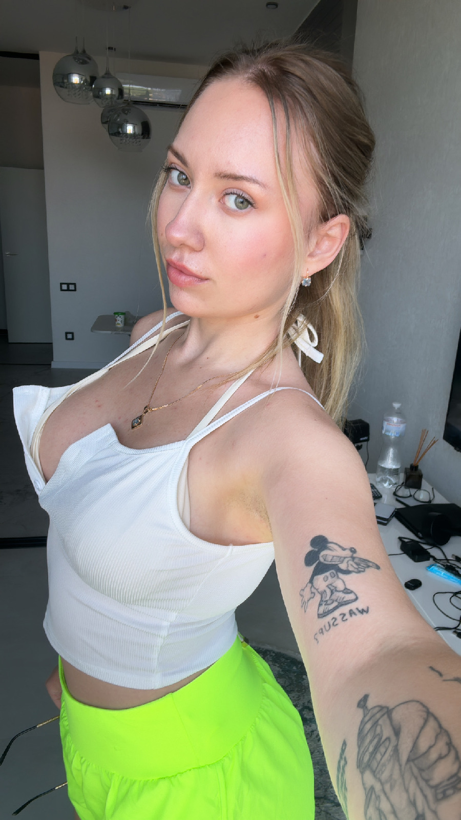 KateV in her underwear in Bangkok