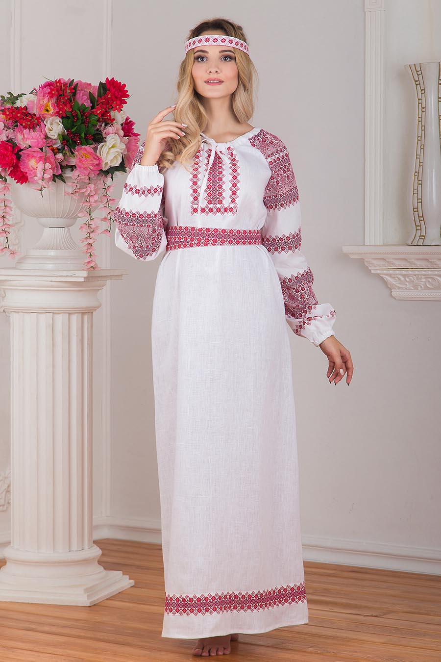 Women in Slavic costumes in Bangkok