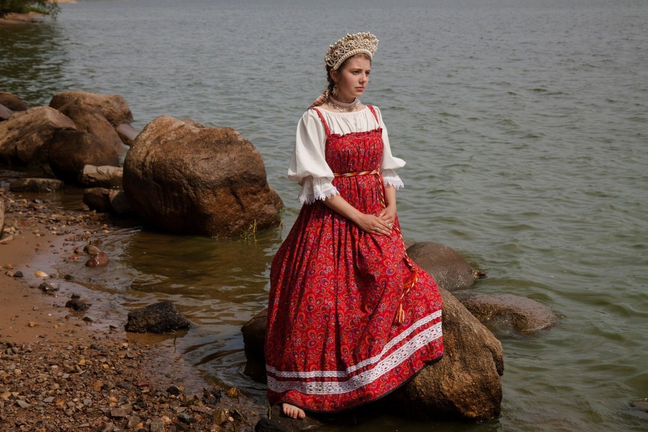 Women in Slavic costumes in Bangkok