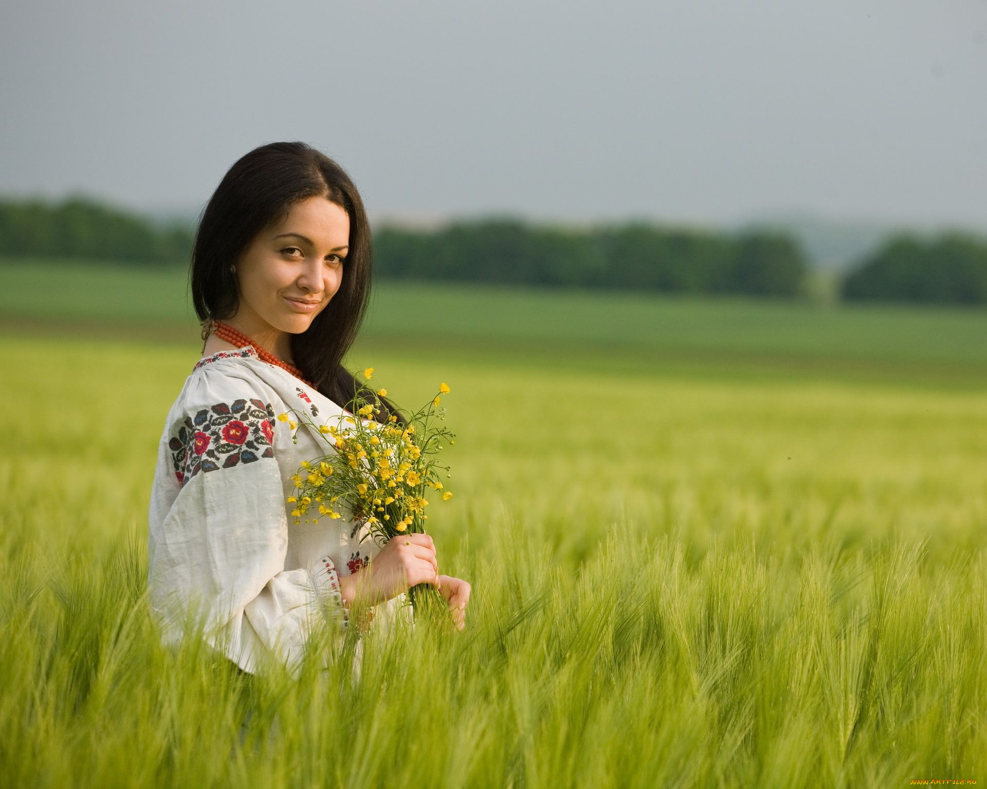 Women in Slavic costumes in Bangkok