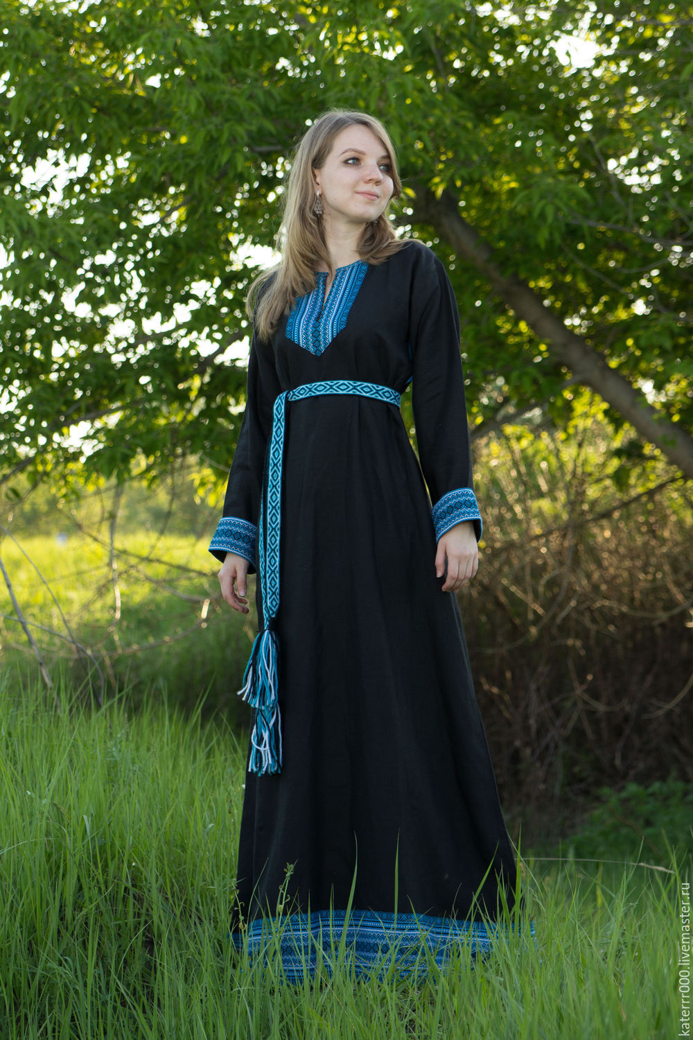 Women in Slavic costumes in Bangkok